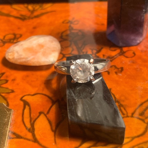 Ring 💍 - Picture 1 of 5